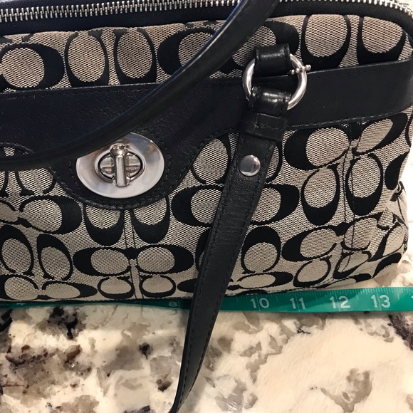 Coach Penelope - like new used 1x. Super cute!! - Picture 6 of 8